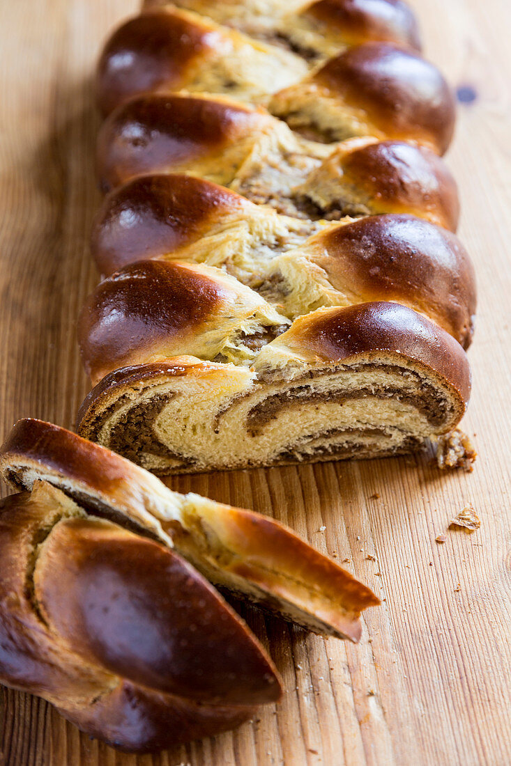 A sliced nut plait