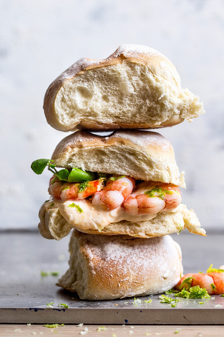 Sandwich mit Riesengarnelen und Mayonnaise