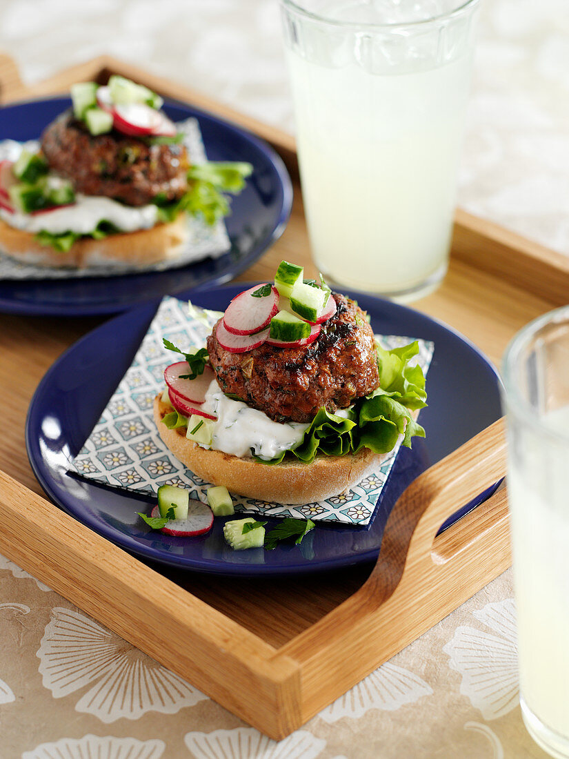 Burgers with yoghurt, radishes and cucumber