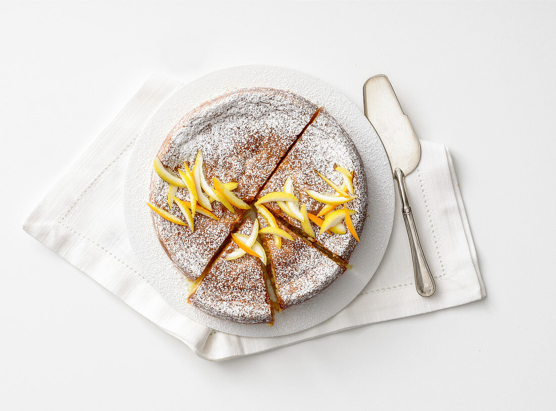 Falsche Torta Caprese (Mandelkuchen, Italien) mit Zitrusfrüchten