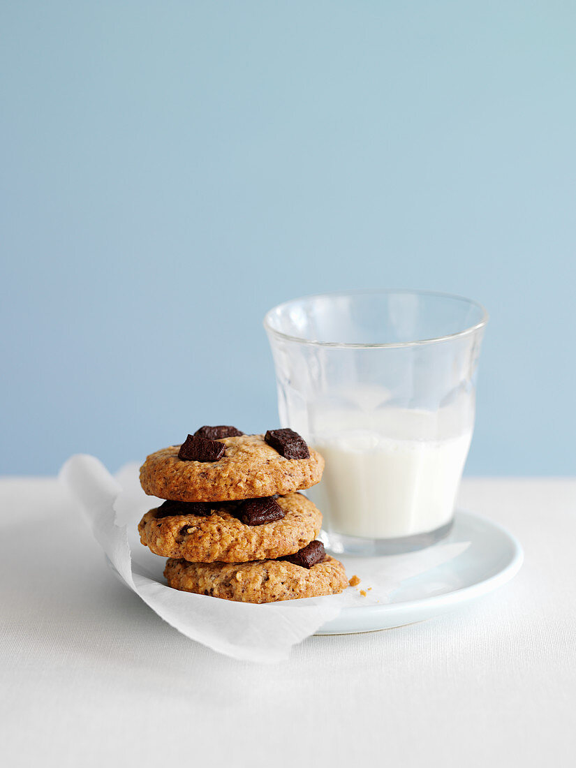 Nut biscuits with chocolate chips and a glass of milk