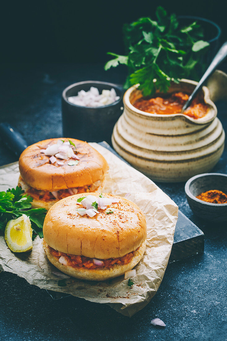 Sliders gefüllt mit Pav Bhaji Masala (vegetarisch)