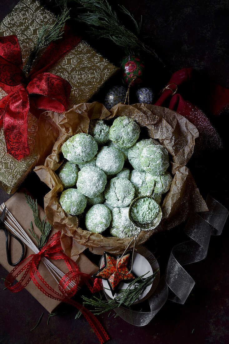 Green snowball cookies (Christmas)