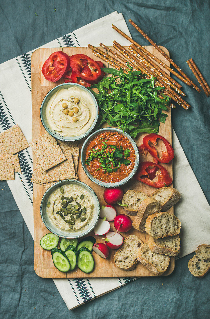 Dreierlei vegetarische Dips: Hummus, Babaganush und Muhammara