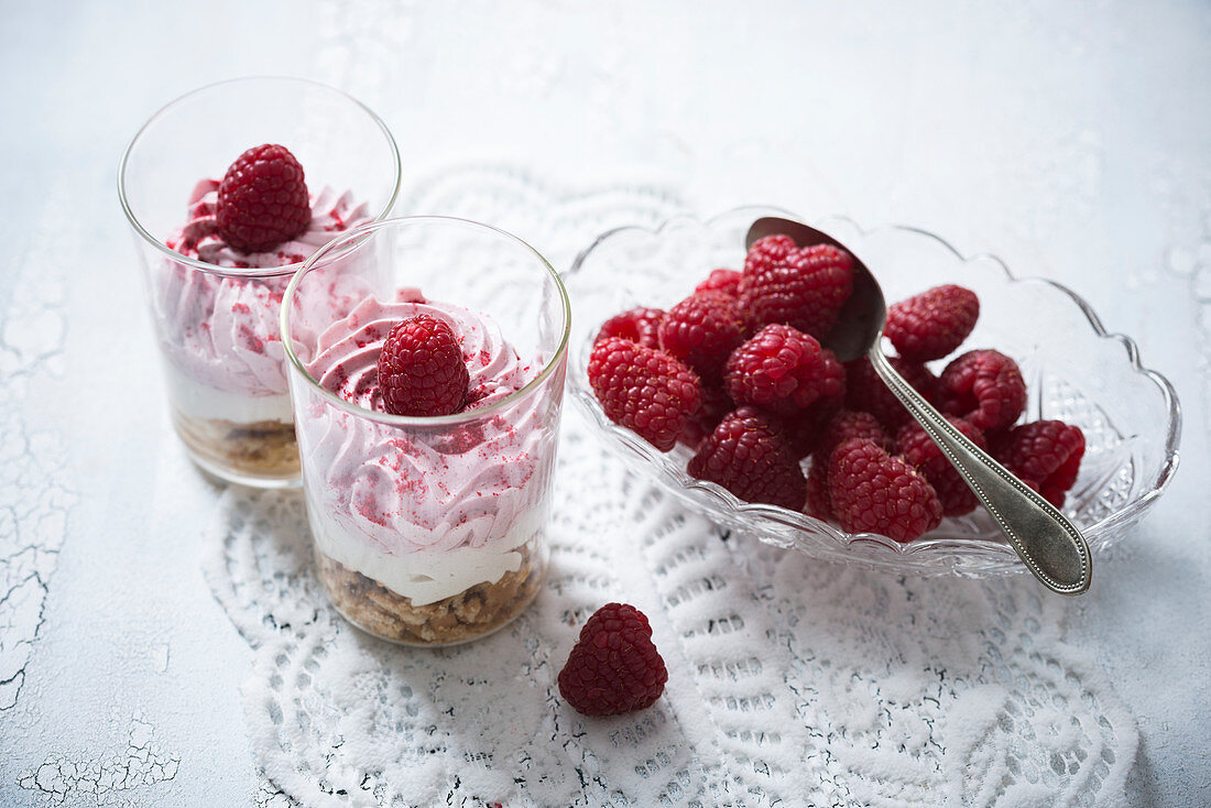 Layered desserts with biscuit, raspberry and vanilla cream, and fresh fruits (vegan)