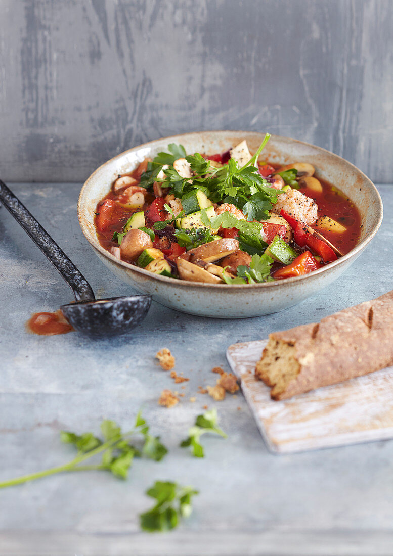 Vegetable goulash with mushrooms (low carb)