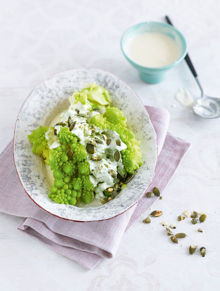 Romanesco broccoli with cheese sauce (low carb)