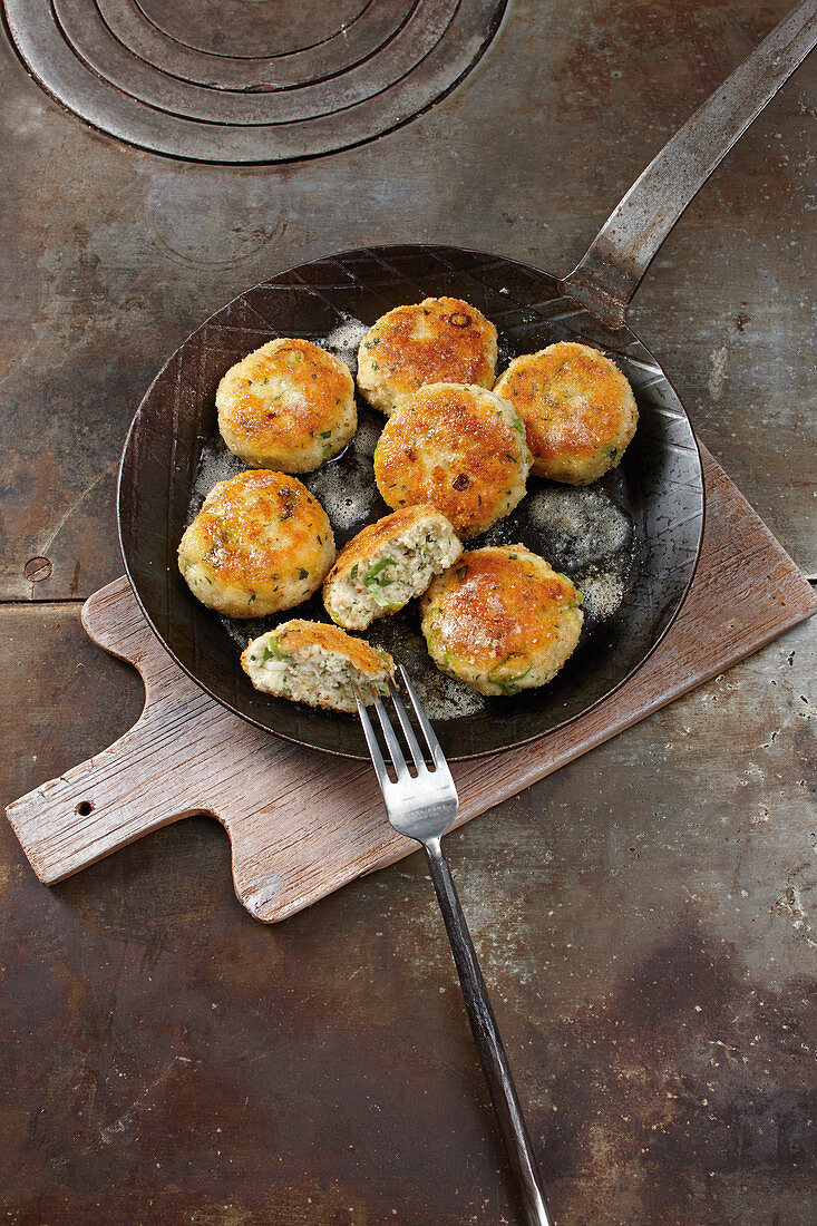 Fish cakes with herbs