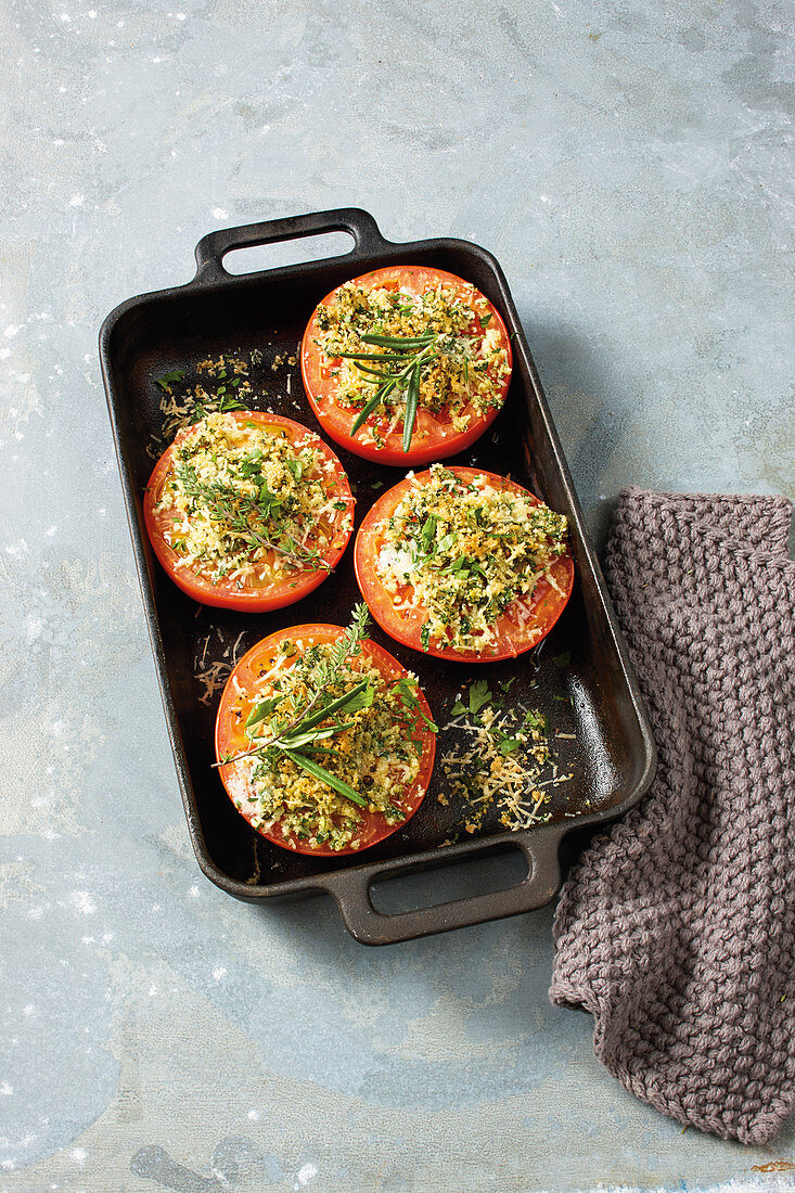 Gratin tomatoes with herbs
