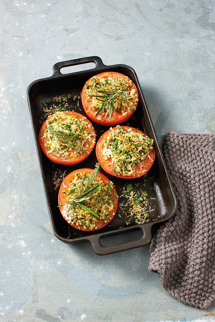 Gratinierte Tomaten mit Kräutern