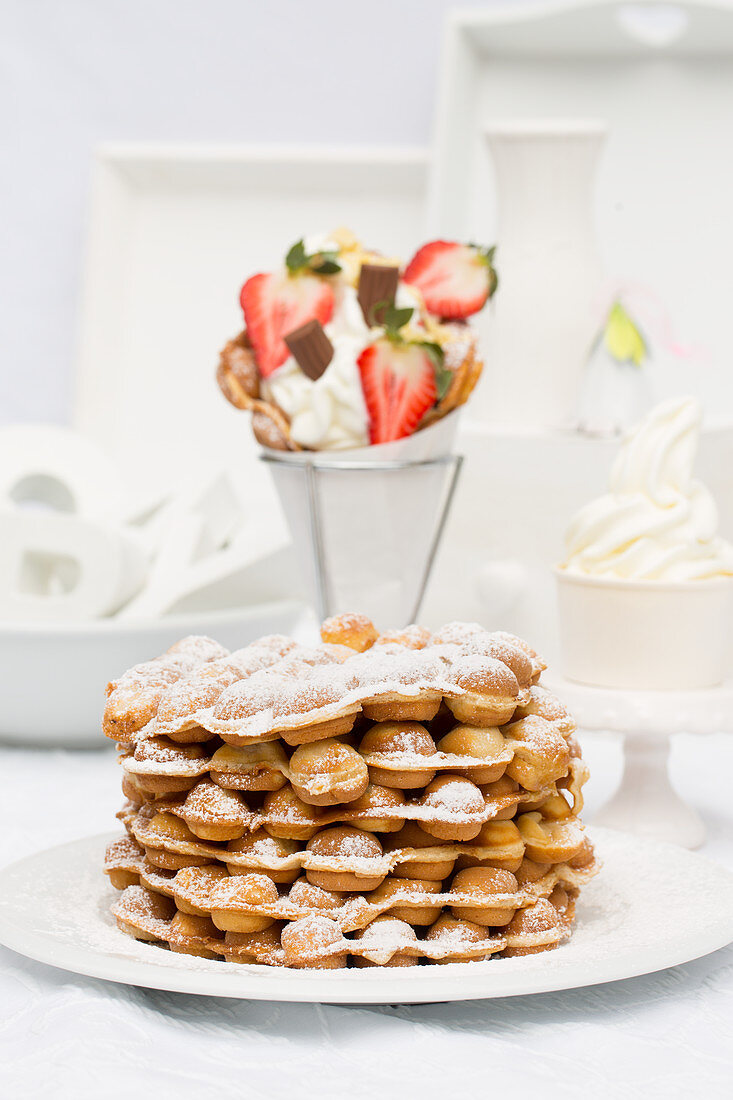 Ein Stapel frisch gebackener Bubble Waffle