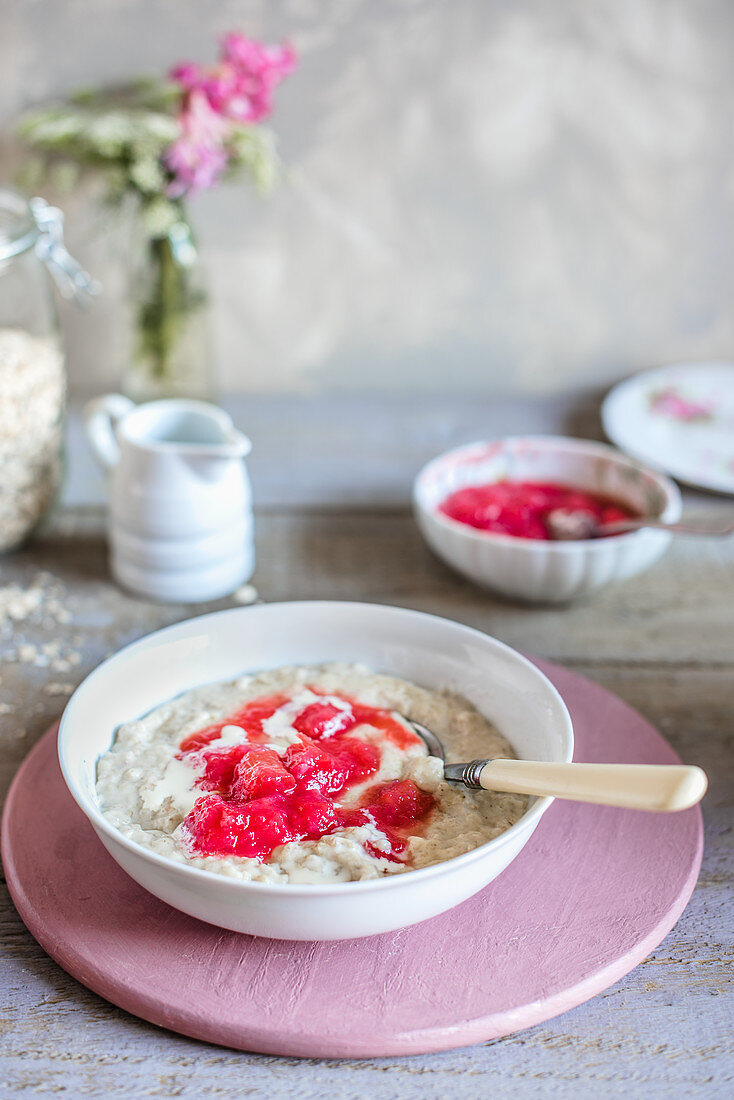 creamy porridge with rhubarb sauce