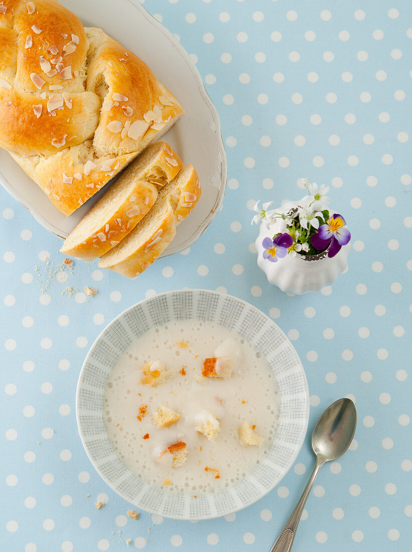 Reismilchsuppe mit Hefezopf