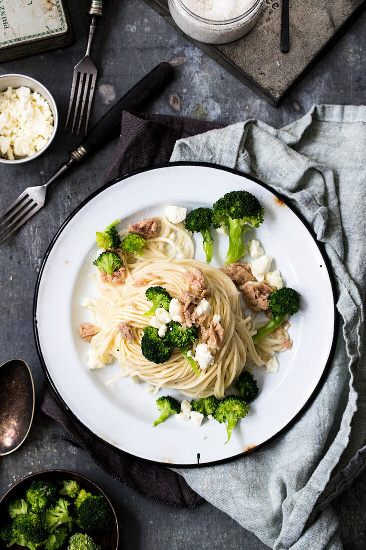 Spaghetti with tuna fish, feta cheese and broccoli