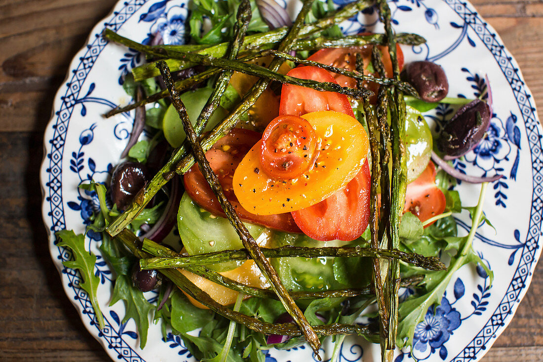 Tomato salad with asparagus and olives