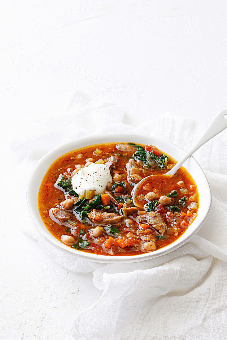 Indisch gewürzte Kichererbsensuppe mit Lammfleisch