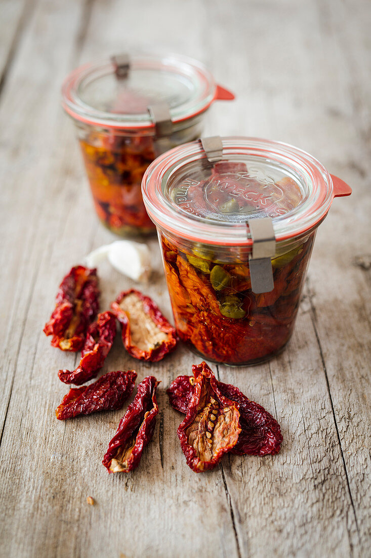 Dried tomatoes preserved in red wine vinegar