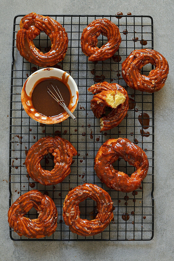 Churros mit Schokoladenglasur