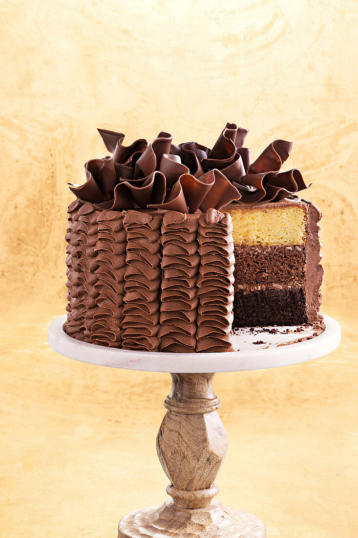 Cadbury Festive Flake Cakes and Festive Cake Bars | Cake bars, Individual  cakes, Cadbury