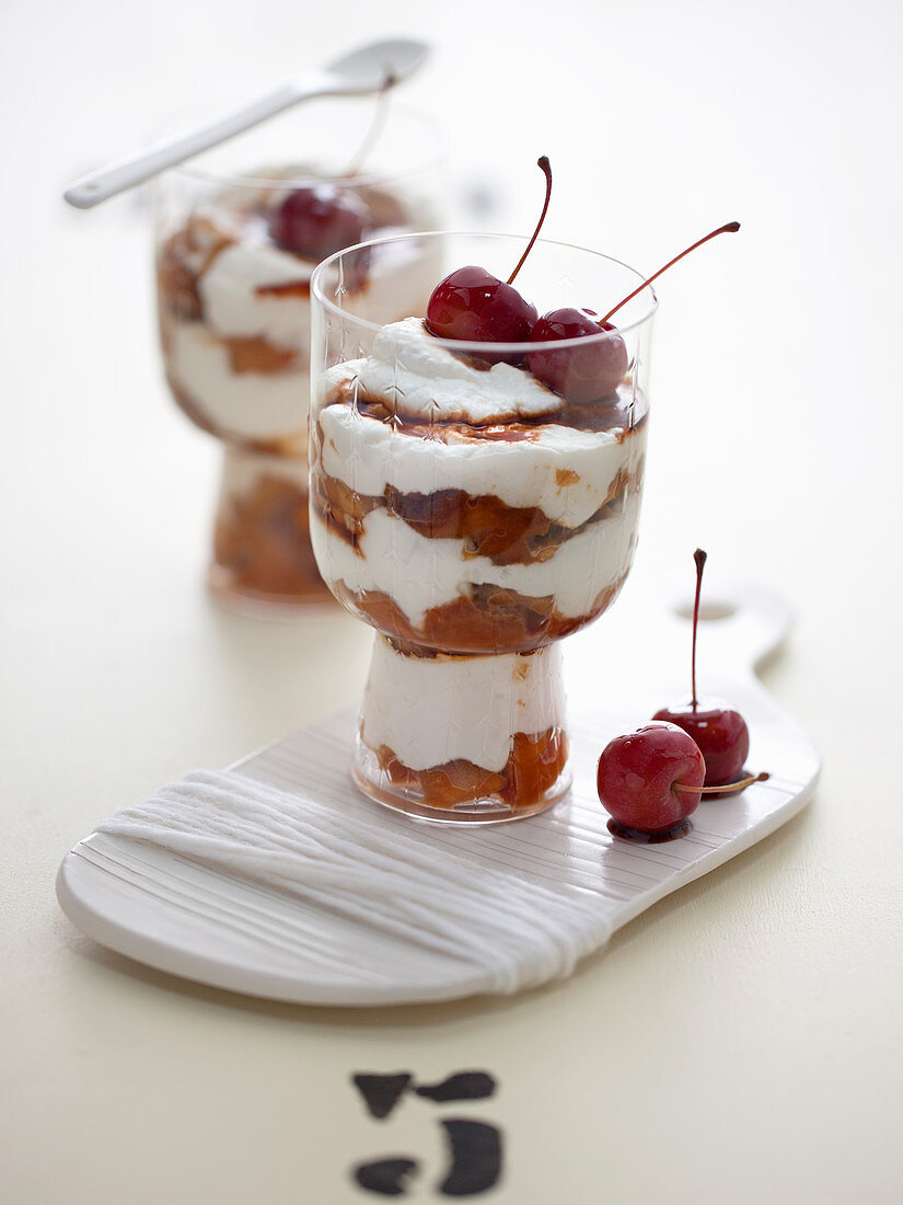 Calvados-Trifle mit karamellisierten Äpfeln