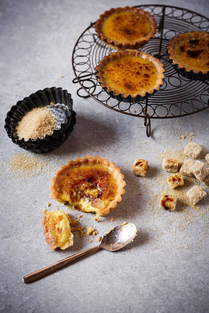 Creme Brulee tartlets with smoke flavouring