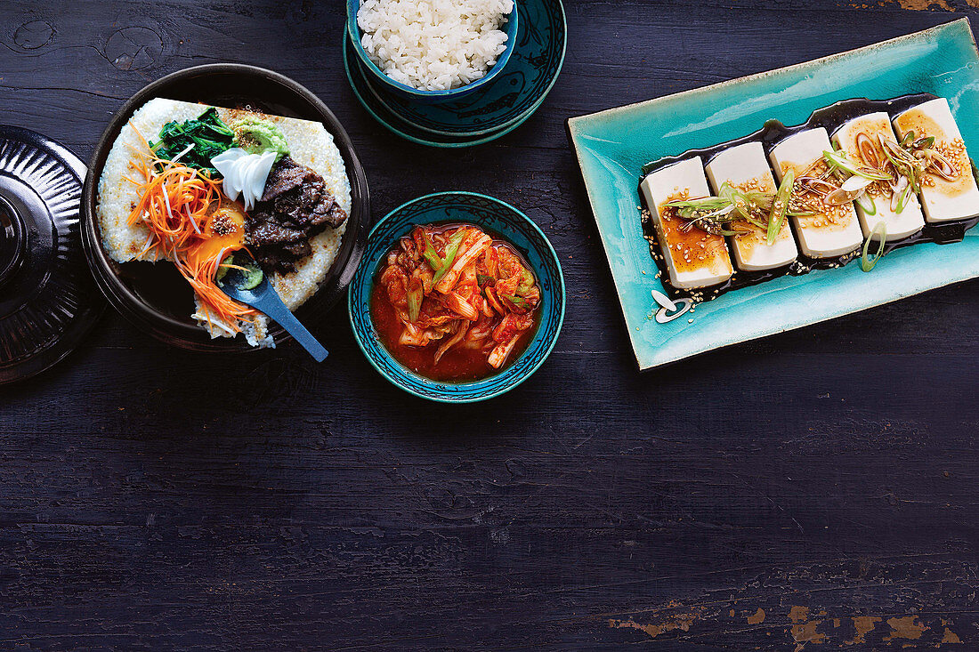 Duboo-Salat (gekühlter Tofu mit Chili-Sojadressing, Korea)