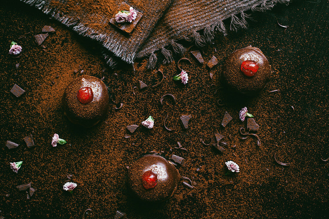 A chocolate tart with cherries