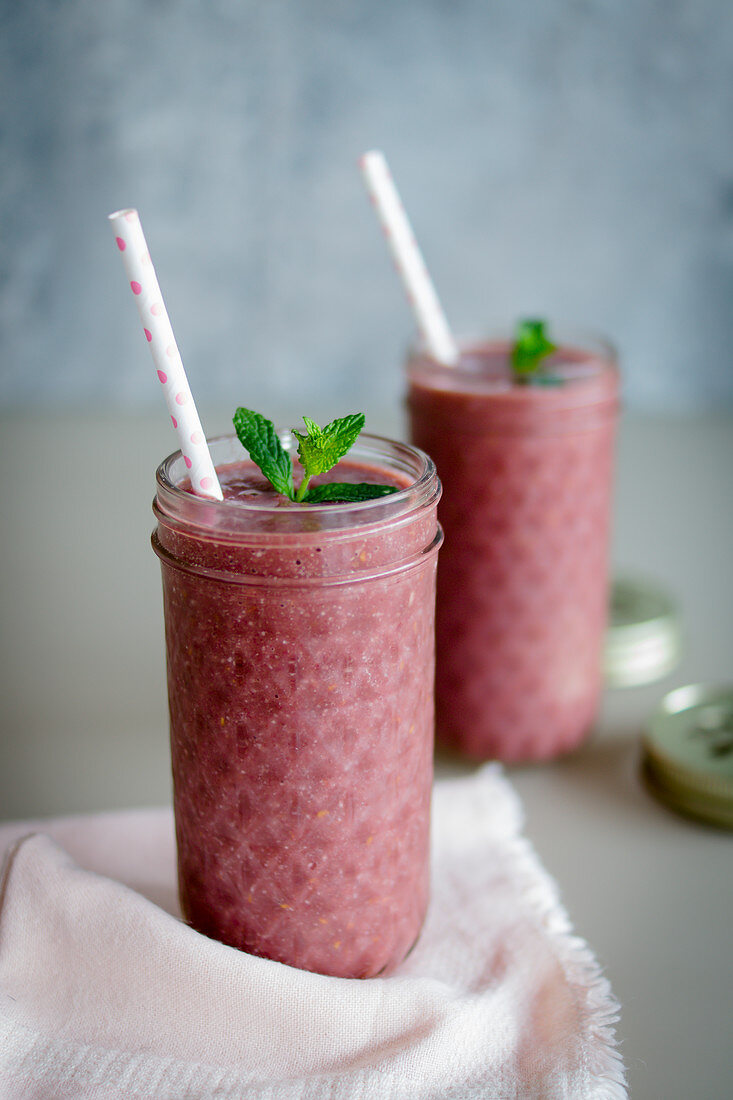 Raspberry and coconut smoothies with wheatgrass