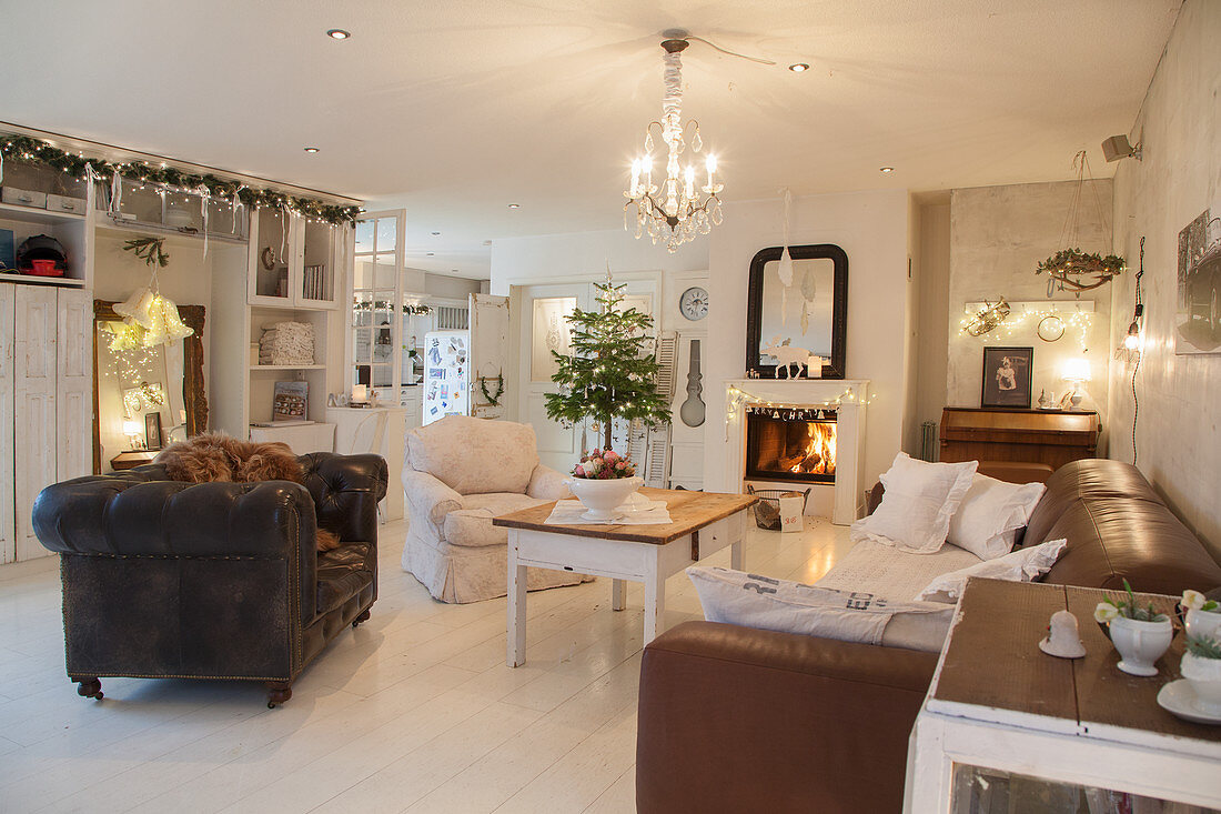 Festive shabby-chic living room