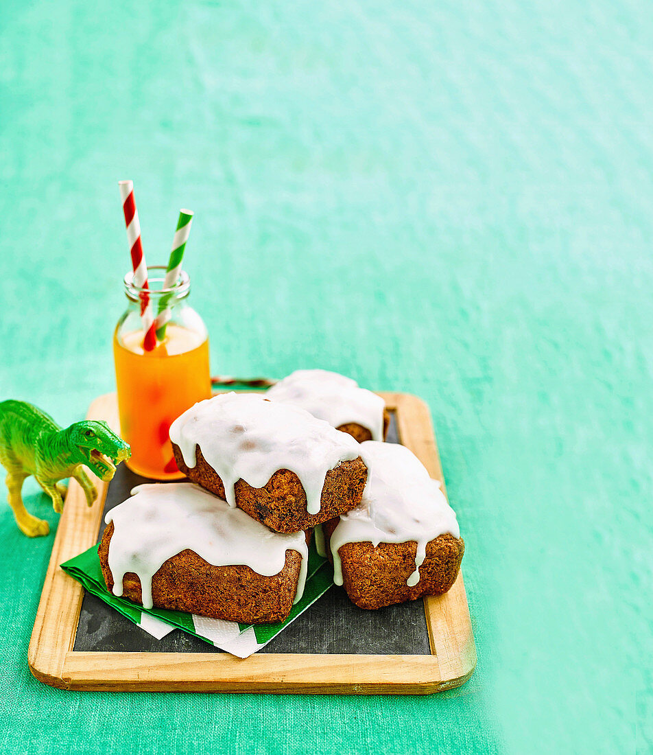 Mini Bananenkuchen mit Rosinen und Zuckerguß