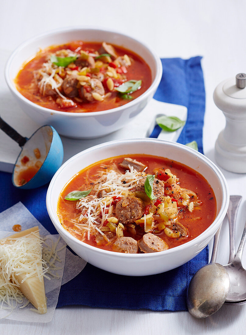 Italienische Gemüsesuppe mit Salsicce