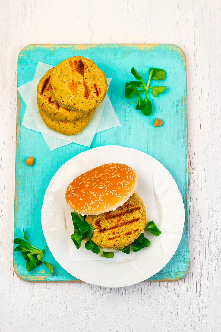 Vegane Burger aus Kichererbsen und Kartoffeln