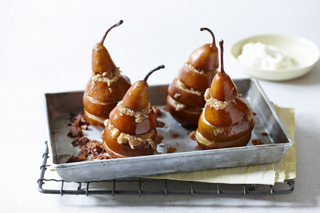 Baked pears with walnut crumble