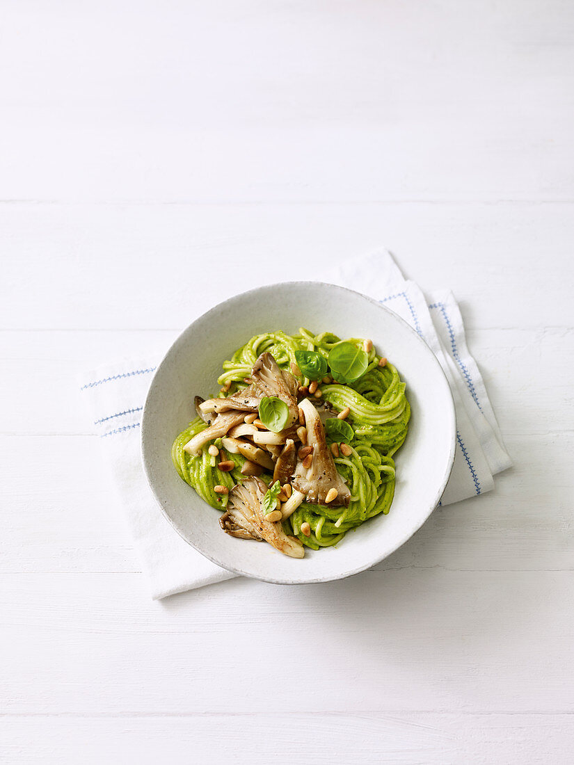 Quick pasta with oyster mushrooms and avocado sauce