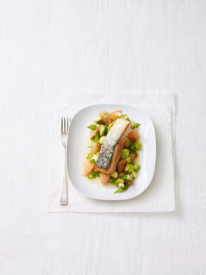 Fried salmon with avocado salsa