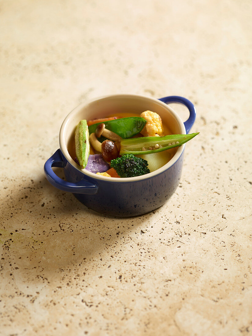 Bunter Gemüseauflauf mit Curry im Cocotte