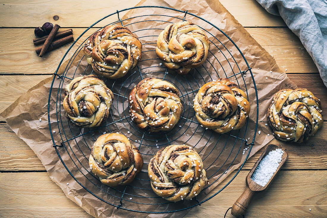 Norwegian cinnamon buns on a wire rack