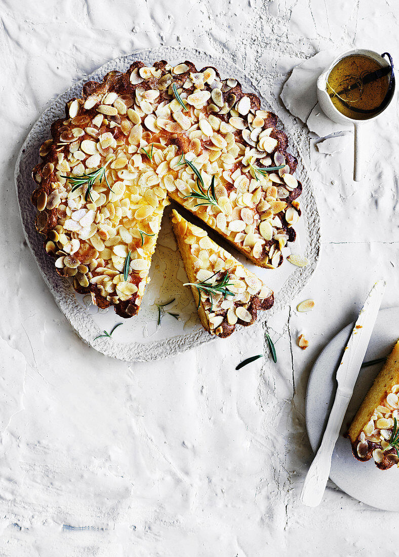 Ricotta-Polenta-Kuchen mit Zitronen-Rosmarin-Sirup