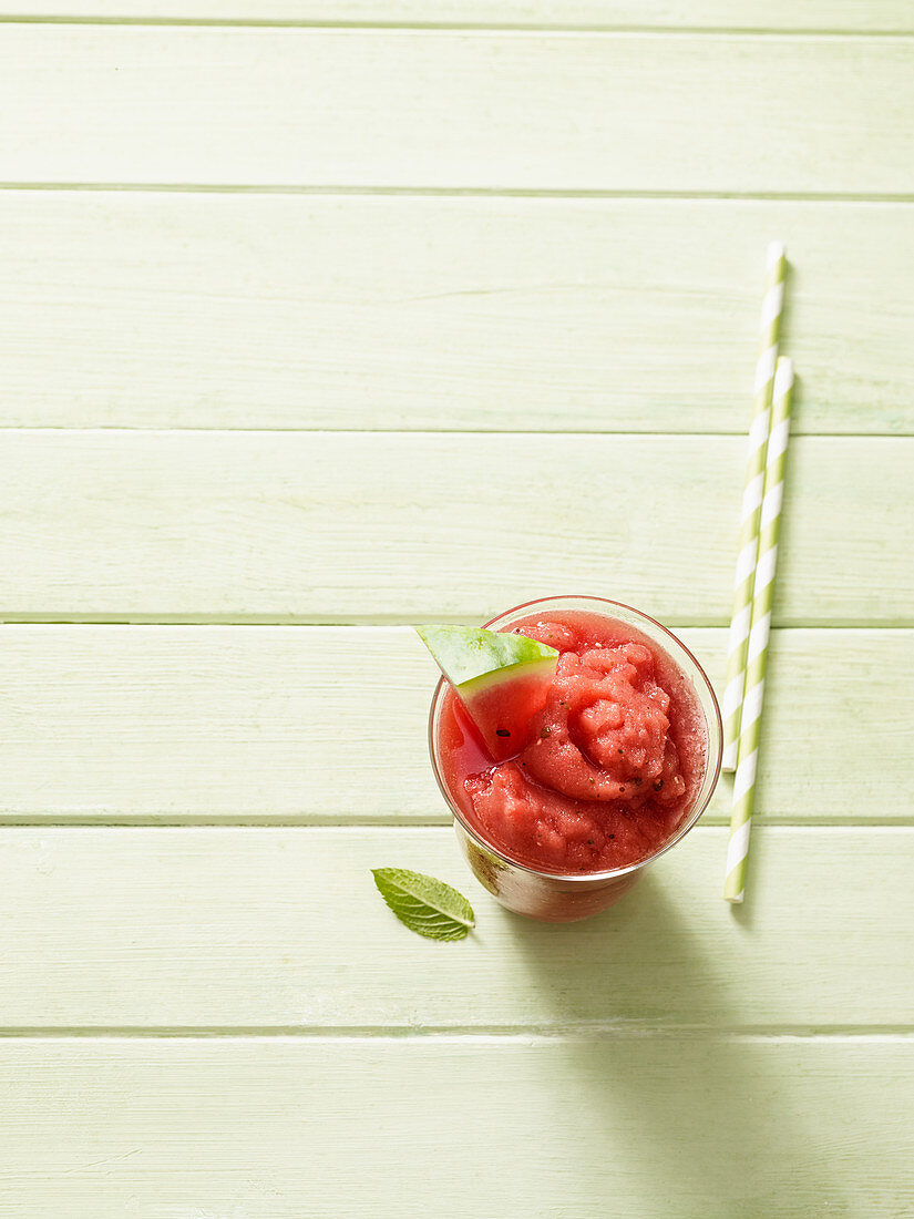 Coconut slush with melon and mint