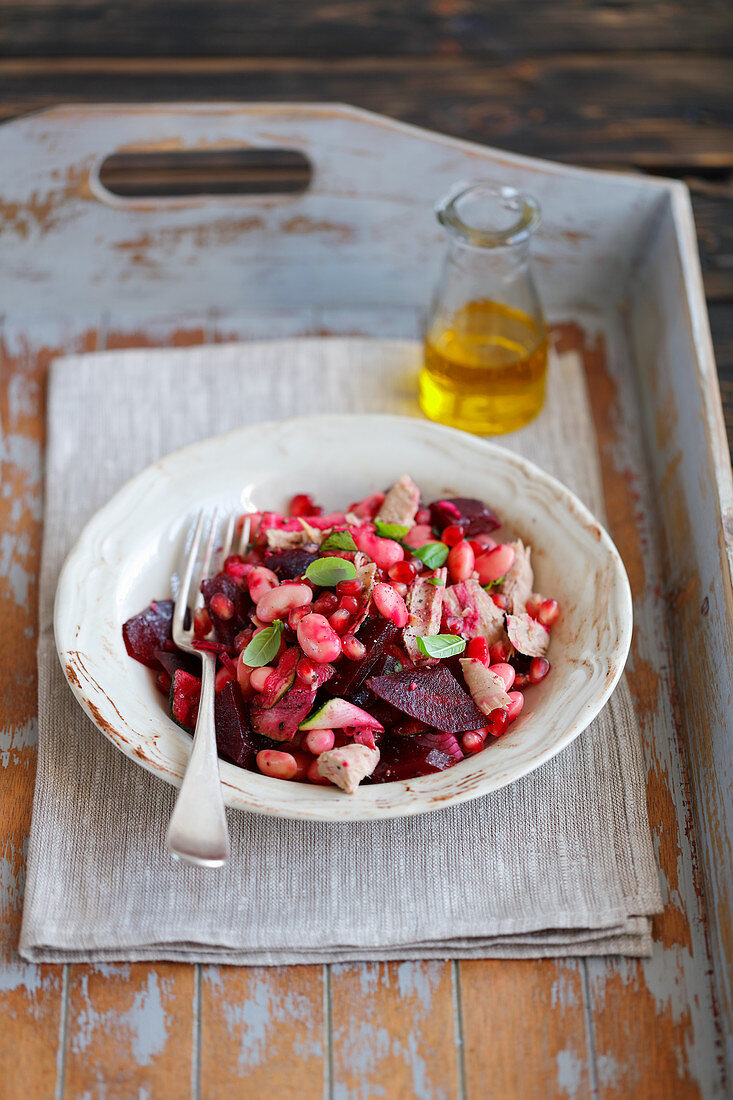 Rote-Bete-Salat mit Bohnen und Granatapfelkernen