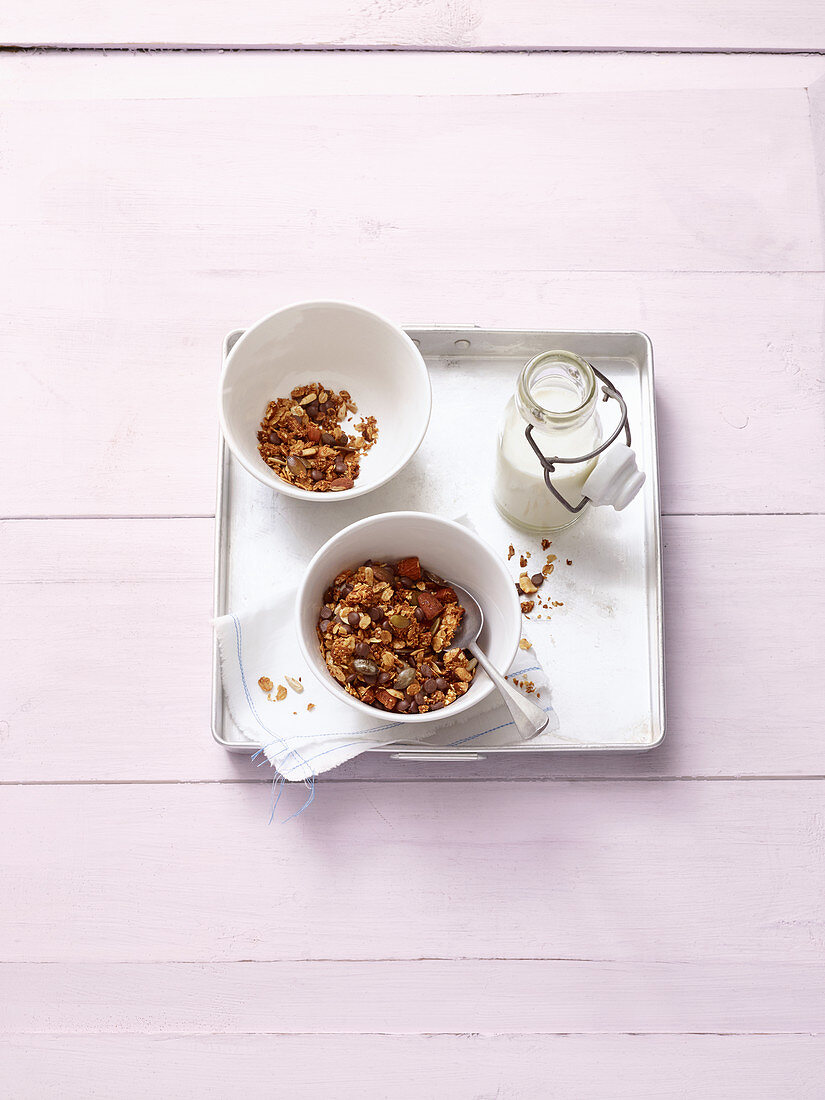 Chocolate granola with oriental spices