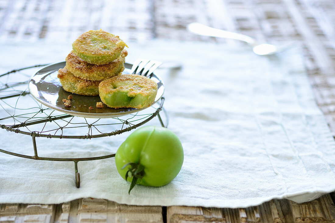 Green tomatoes with a corn polenta coating