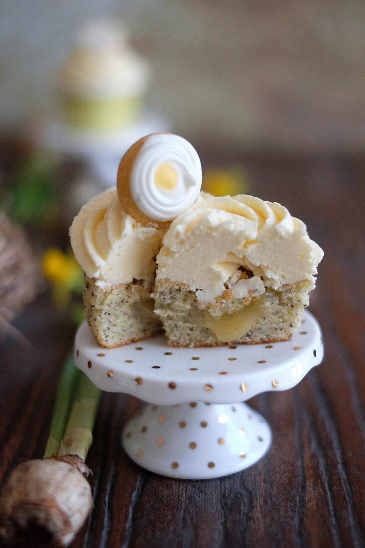 Lemon and poppyseed cupcakes for Easter