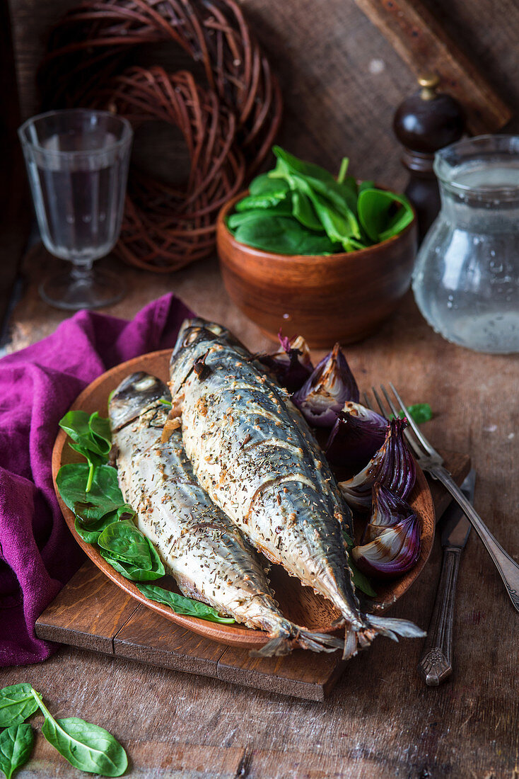 Roasted mackerel with red onions