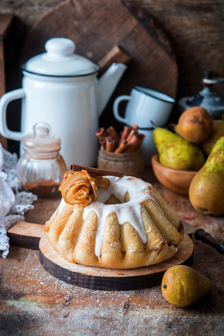 Yeast cake with pear and cinnamon