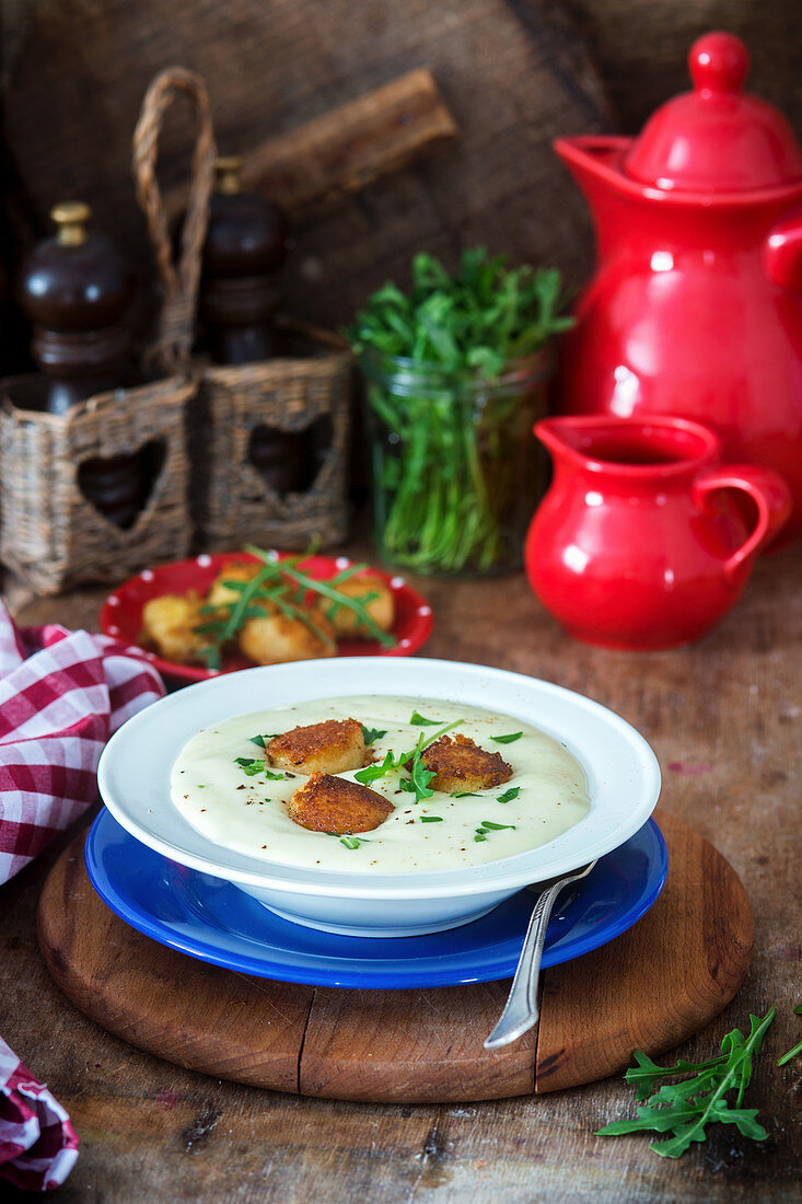 Kartoffel-Topinambur-Suppe mit Rucola