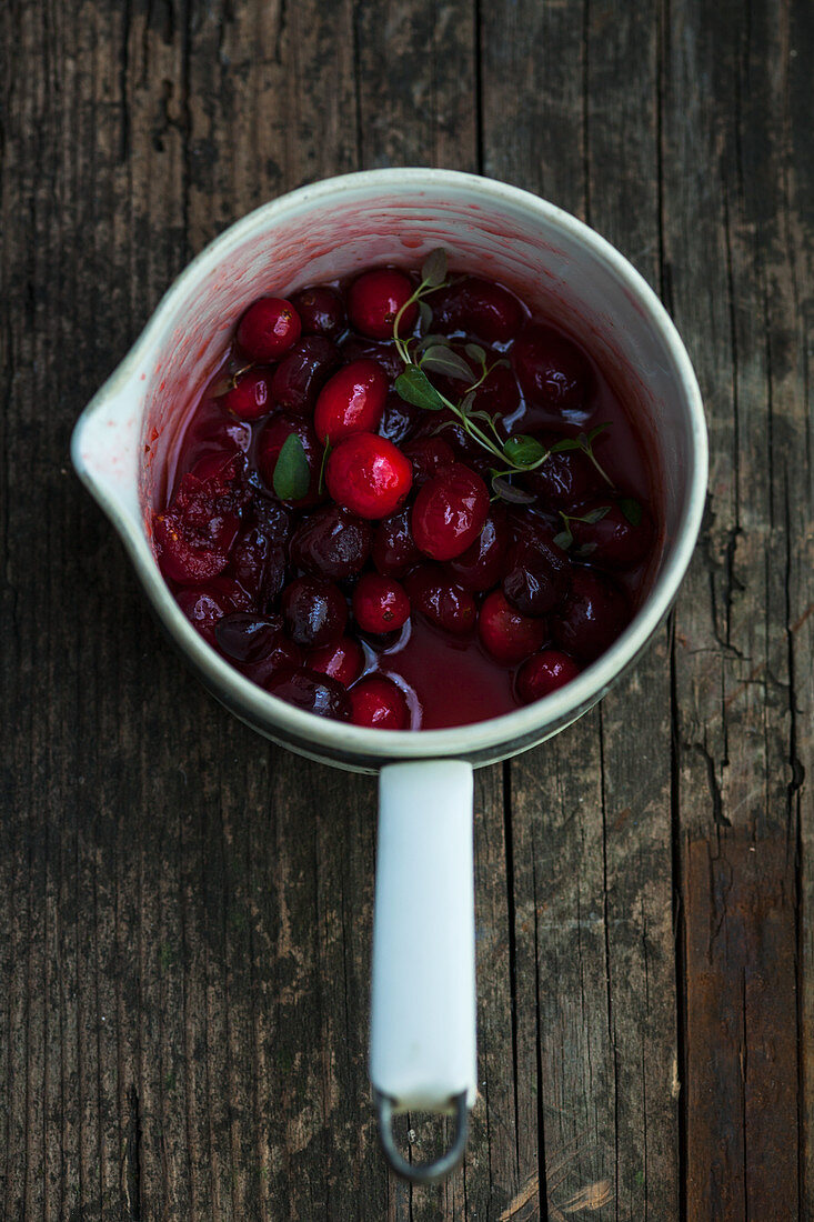 Cranberry chutney with thyme