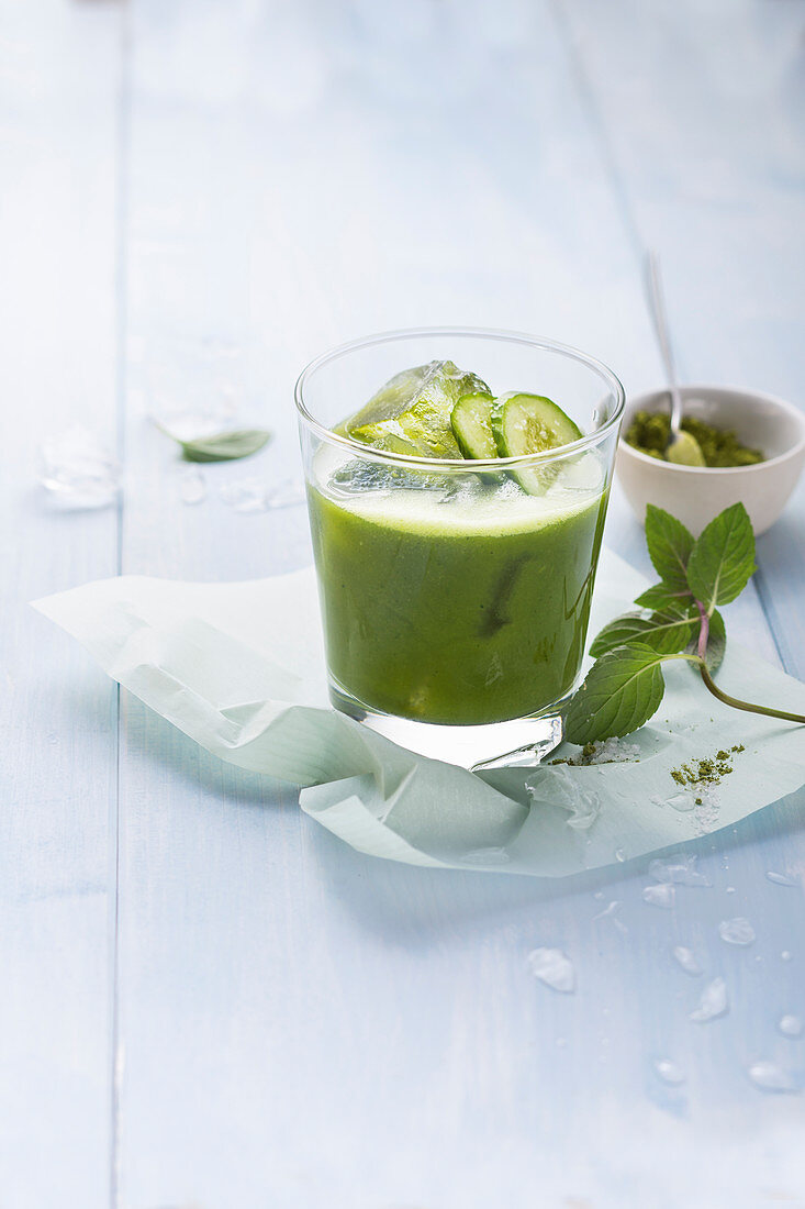 Emerald Palmer with cucumber, mint and matcha (alcohol-free)