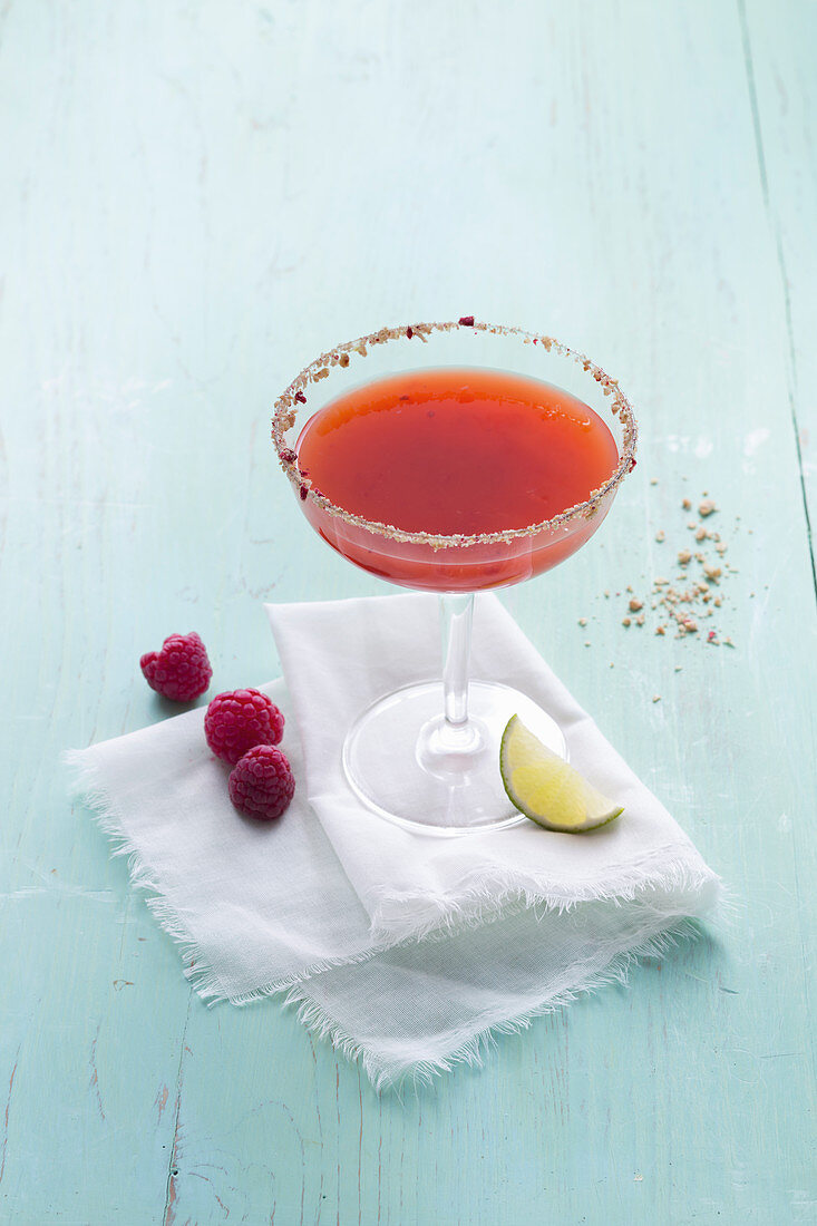 Mango margarita with raspberries (alcohol-free)