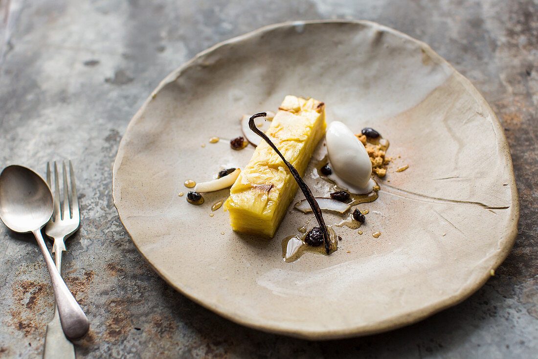 Gebratene Ananas-Terrine mit Kokossorbet (vegan)